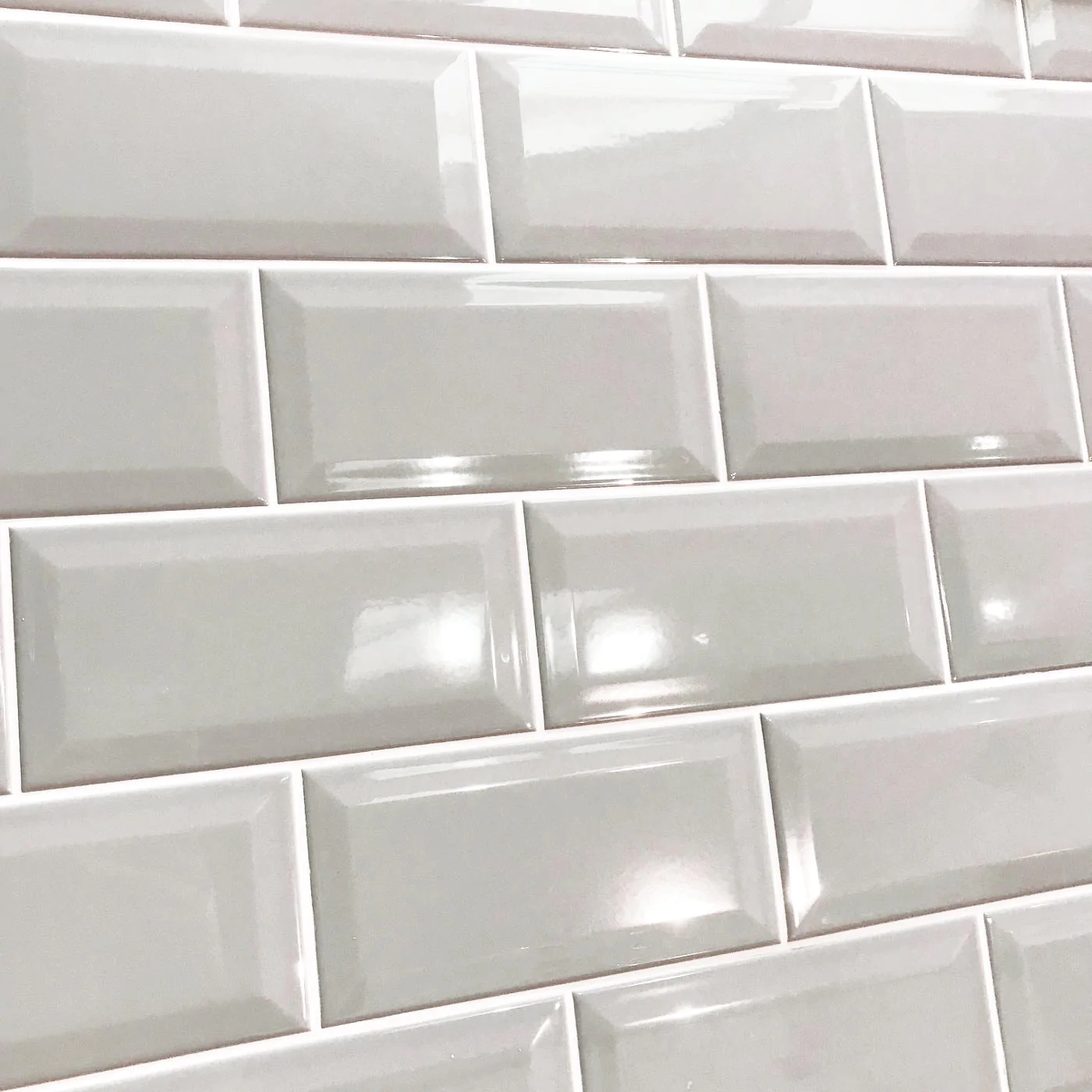 DSL-MetroTile-1020-Perla-Room.jpg